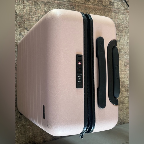 Away Luggage the Bigger Carry On Blush Pink - Picture 2 of 6